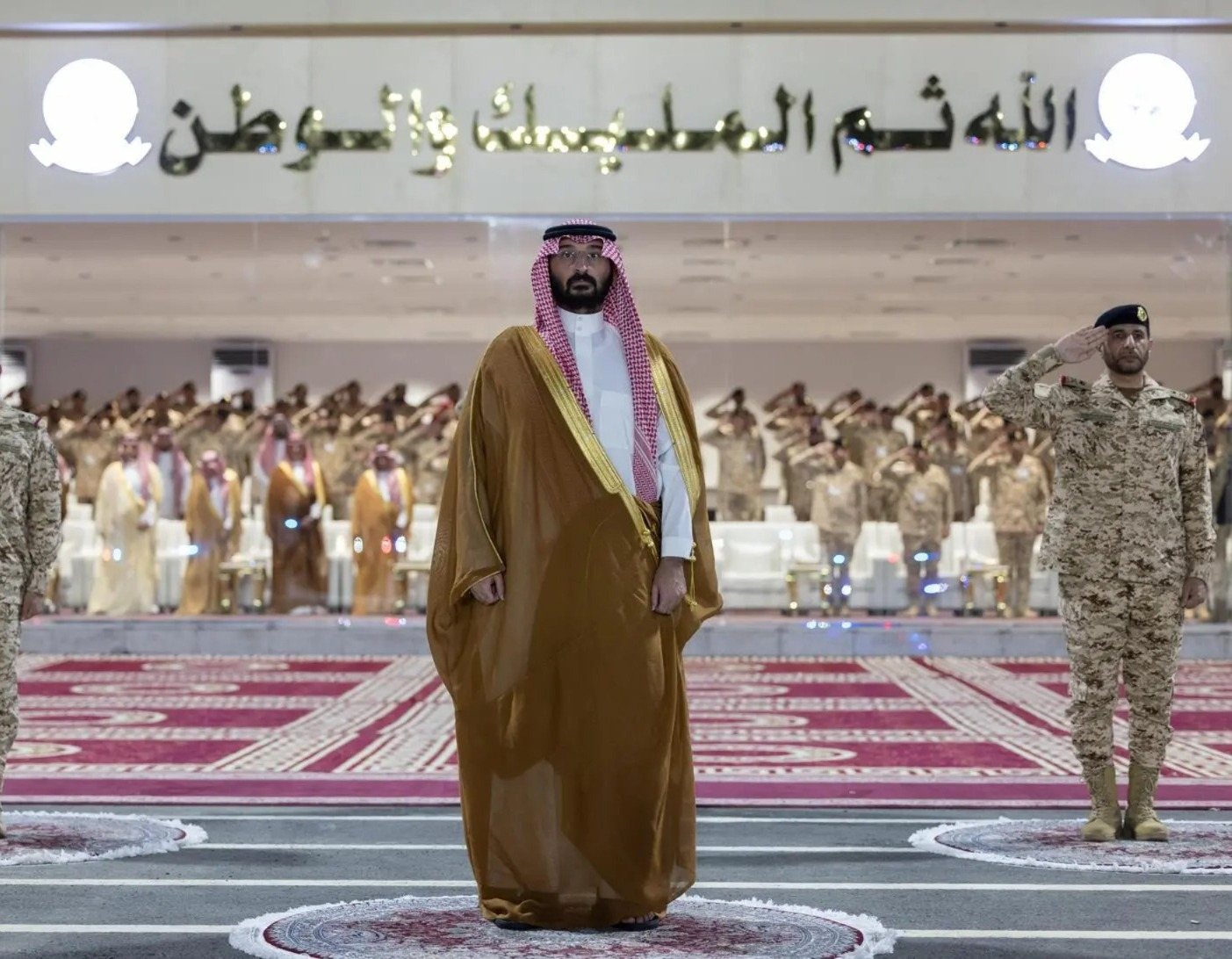 وقف صاحب السمو الملكي الأمير عبدالله بن بندر بن عبدالعزيز وزير الحرس الوطني على الجاهزية العسكرية لقوات الوزارة المشاركة في موسم الحج الحالي، تماشياً مع توجيهات القيادة الرشيدة في حفظ واستتباب الأمن، وذلك وفق المسؤوليات المناطة بالوزارة، بالتكامل مع القطاعات الأمنية الأخرى.