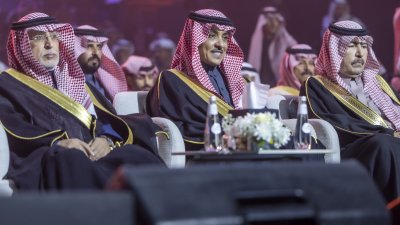 ‏وزير الإعلام يشهد تتويج الفائز بلقب "شاعر الراية" في موسمه الرابع.